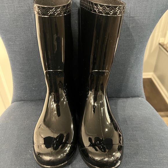 UGG Kids Black Boots - Picture 1 of 6